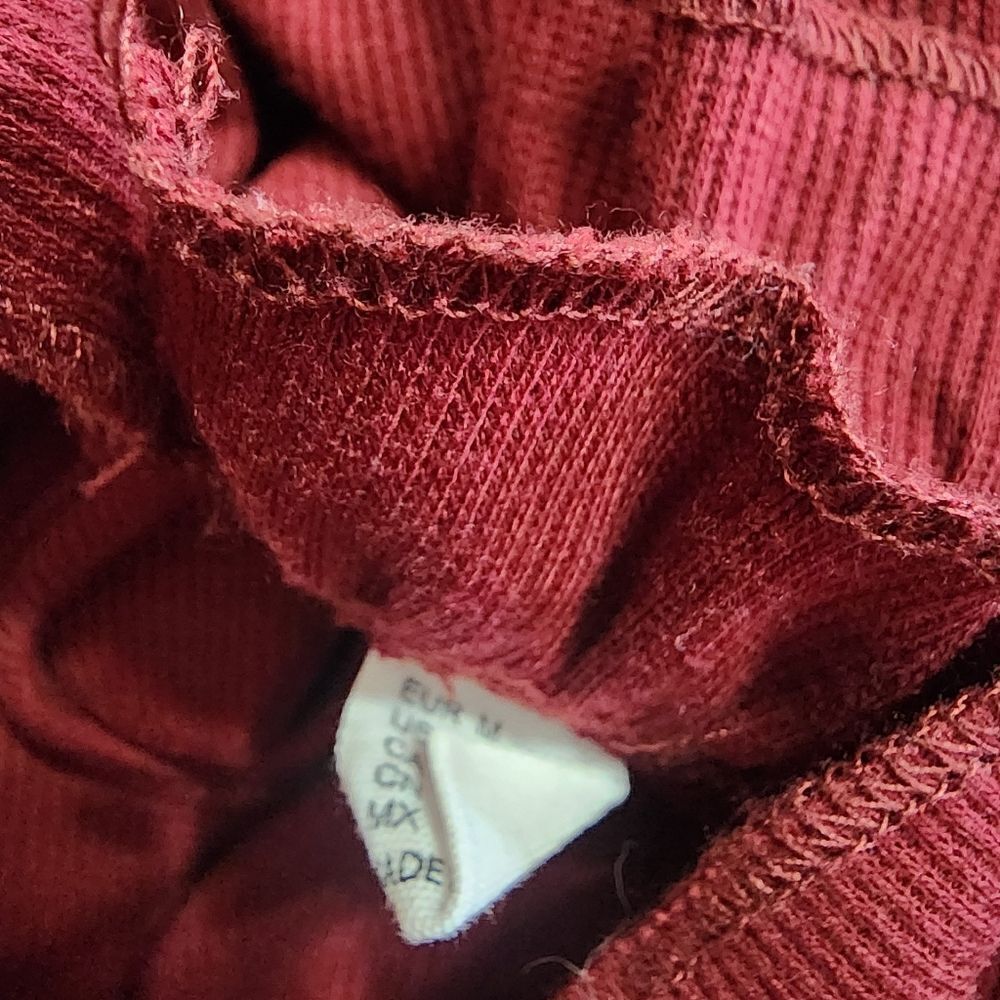 Maroon Ruffle Long Sleeve Ribbed Top (M) - Picture 6 of 6